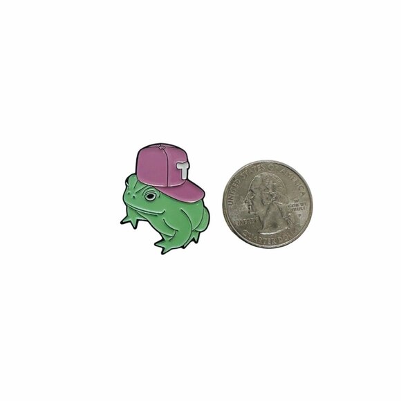 ☀️Frog With Hat Green Frogo Cool Toad Baseball Cap Metal Pin Badge Brooch Enamel - Picture 6 of 6